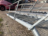 Vaste trap met bordes - afbeelding 9 van  10