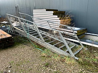 Vaste trap (staal) - afbeelding 1 van  3