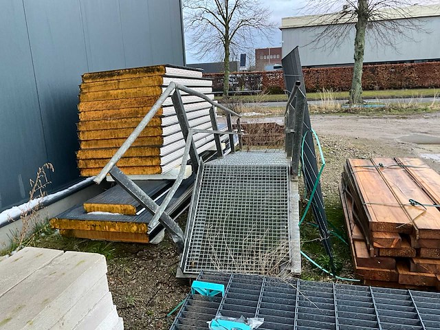 Vaste trap (staal) - afbeelding 3 van  3