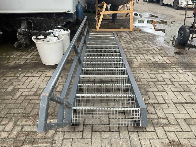 Vaste trap - afbeelding 2 van  4