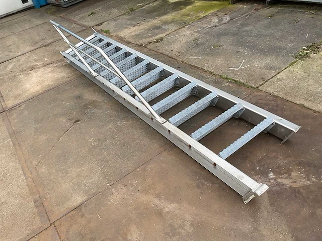 Vaste trap - afbeelding 4 van  6