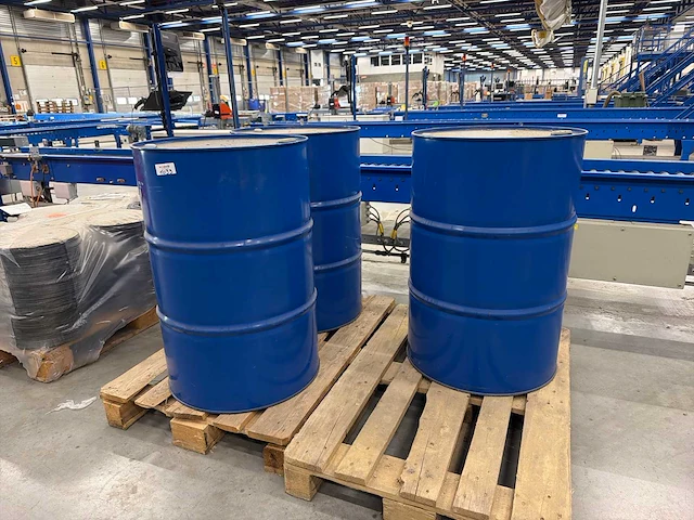 Vat met olie (3x) - afbeelding 1 van  1