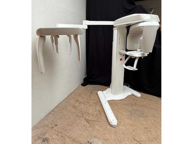 Vatech - pch-2500 - dental panoramic x-ray system (opt/opg) - 2012 - afbeelding 1 van  8