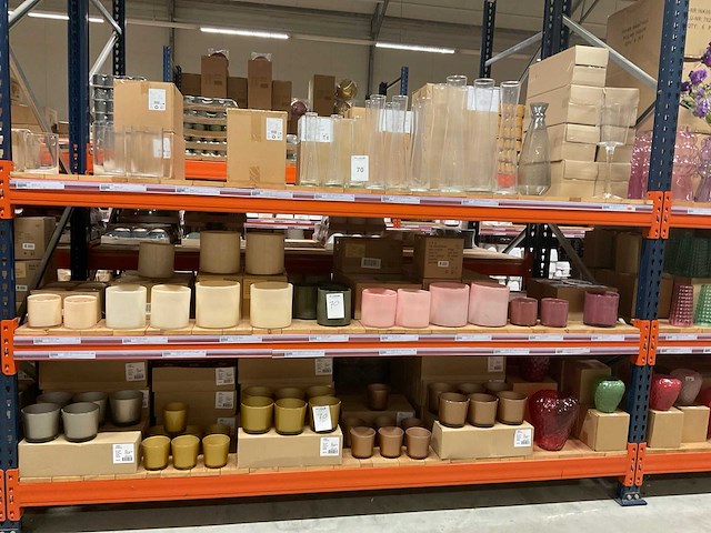 Vazen, bloempotten, cilinders - afbeelding 1 van  20