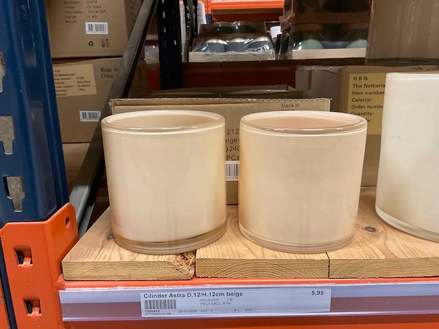 Vazen, bloempotten, cilinders - afbeelding 18 van  20