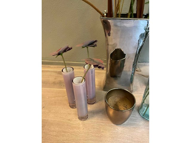 Vazen en kunstbloemen (8x) - afbeelding 2 van  3