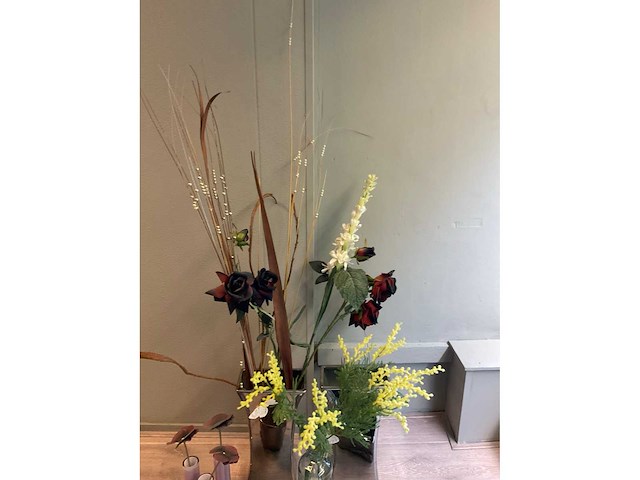 Vazen en kunstbloemen (8x) - afbeelding 3 van  3