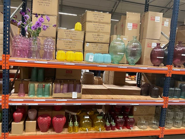 Vazen, kannen - afbeelding 1 van  19