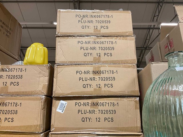 Vazen, kannen - afbeelding 16 van  19