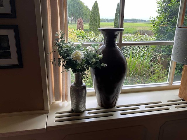 Vazen met kunstbloemen (2x) - afbeelding 1 van  2
