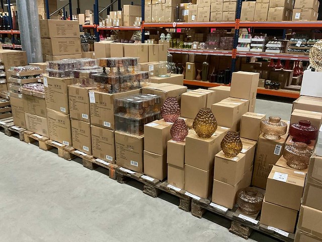 Vazen, theelichthouders, flesjes - afbeelding 1 van  21