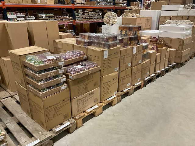 Vazen, theelichthouders, flesjes - afbeelding 12 van  21