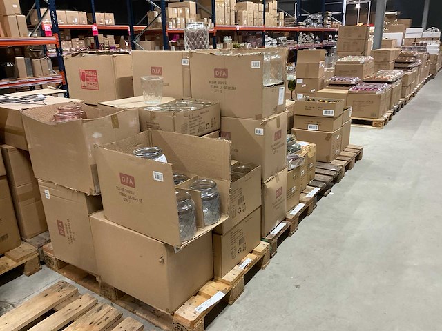 Vazen, waxinelichthouders, windlichten - afbeelding 12 van  19