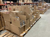 Vazen, waxinelichthouders, windlichten - afbeelding 12 van  19