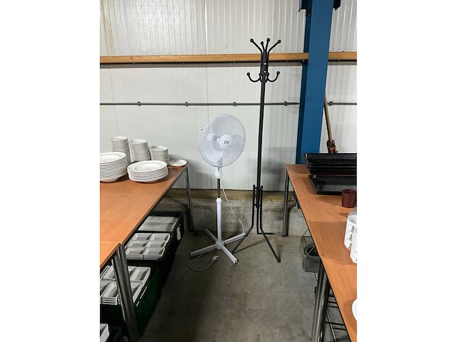 Vb ventilator en kapstok - afbeelding 2 van  6