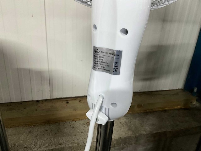 Vb ventilator en kapstok - afbeelding 6 van  6