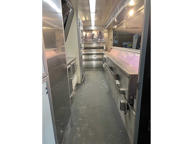 Vcoxx - 2003 - visverkoop - foodtrucks - afbeelding 6 van  16