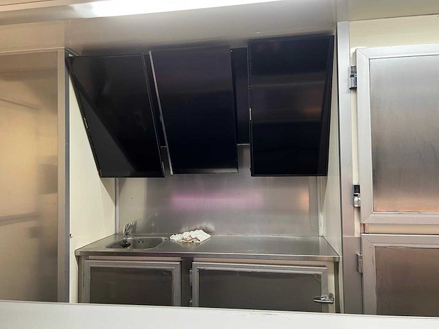 Vcoxx - 2003 - visverkoop - foodtrucks - afbeelding 7 van  16