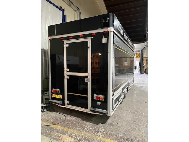 Vcoxx - 2003 - visverkoop - foodtrucks - afbeelding 13 van  16