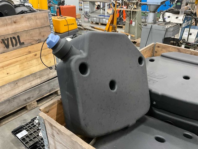 Vdl ev0824 adblue tank (12x) - afbeelding 1 van  6