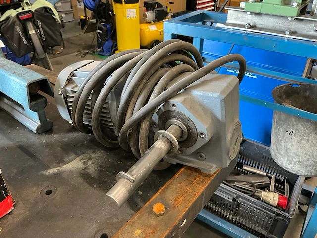 Vector elektromotor voorzien van reductor - afbeelding 1 van  3