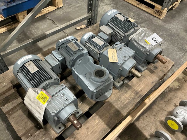 Vector en sew motorreductor (4x) - afbeelding 1 van  9