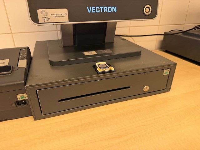Vectron pos touch 15 touchscreen kassasysteem met kassalade en bonnenprinter - afbeelding 3 van  5