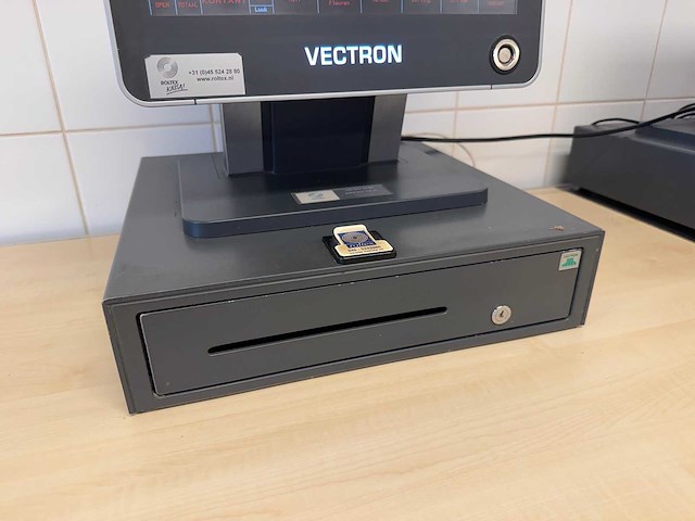 Vectron pos touch 15 touchscreen kassasysteem met kassalade en bonnenprinter - afbeelding 3 van  4