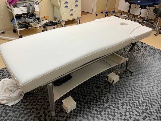 Veda cosmoderm behandeltafel - afbeelding 7 van  17