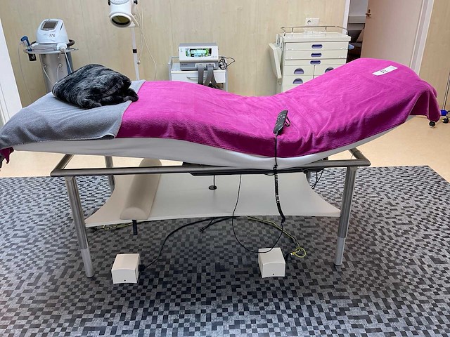 Veda cosmoderm behandeltafel - afbeelding 11 van  17