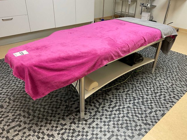 Veda cosmoderm behandeltafel - afbeelding 13 van  17