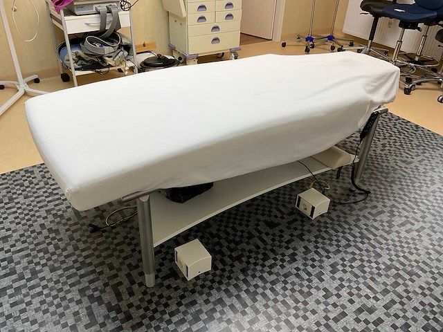 Veda cosmoderm behandeltafel - afbeelding 14 van  17