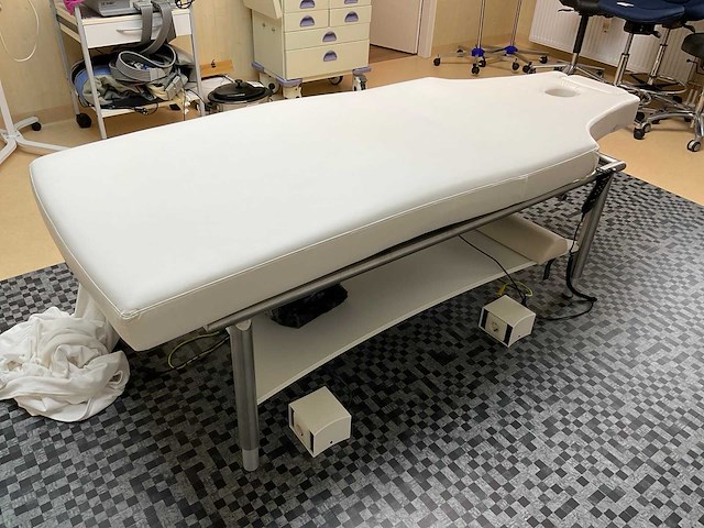 Veda cosmoderm behandeltafel - afbeelding 15 van  17