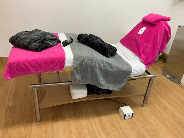 Veda cosmoderm behandeltafel - afbeelding 12 van  21