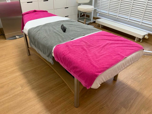 Veda cosmoderm behandeltafel - afbeelding 18 van  21