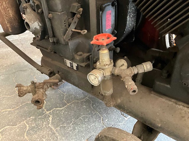 Veegmachine & compressor - afbeelding 7 van  9