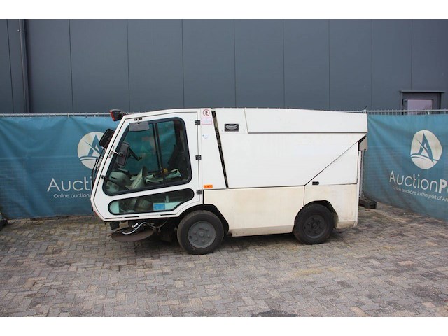 Veegmachine hmf 214 diesel 2007 - afbeelding 1 van  1