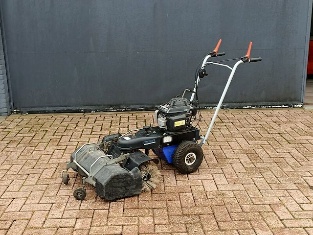 Veegmachine, iseki, hk70 honda gcv135 motor, 2010 - afbeelding 1 van  7