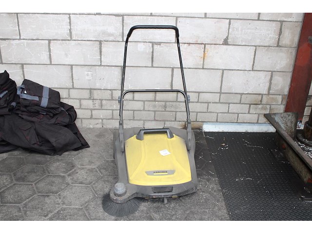 Veegmachine karcher s6. bouwjaar 2021. - afbeelding 1 van  2