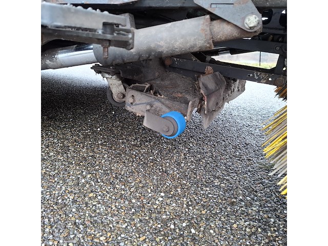 Veegmachine met 3-delige borstel, johnston sweepers, c401 euro 6, 2015 - afbeelding 10 van  56