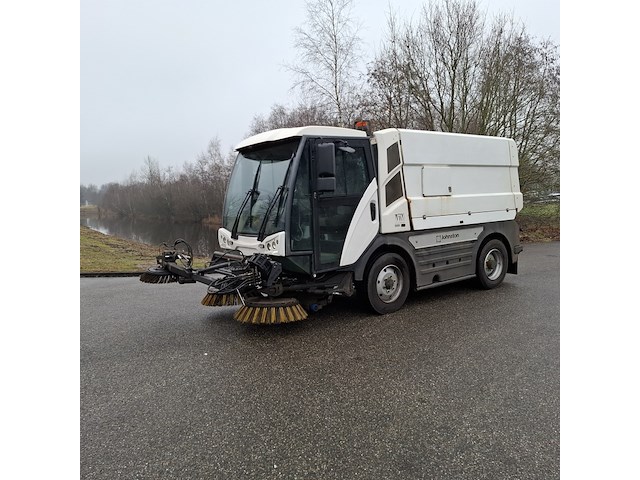 Veegmachine met 3-delige borstel, johnston sweepers, c401 euro 6, 2015 - afbeelding 1 van  56