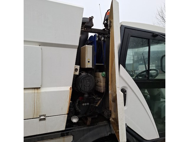 Veegmachine met 3-delige borstel, johnston sweepers, c401 euro 6, 2015 - afbeelding 15 van  56