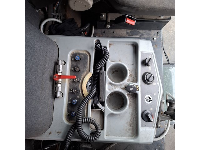 Veegmachine met 3-delige borstel, johnston sweepers, c401 euro 6, 2015 - afbeelding 47 van  56