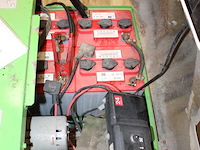 Veegmachine rcm r702e/5 met vier 6v accu's. afgelezen urenstand 3436 uur. - afbeelding 3 van  4