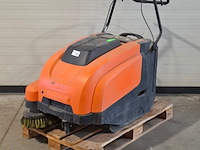 Veegzuigmachine 75cm accu kärcher, km75/40w bp, bouwjaar 2021 - afbeelding 1 van  13