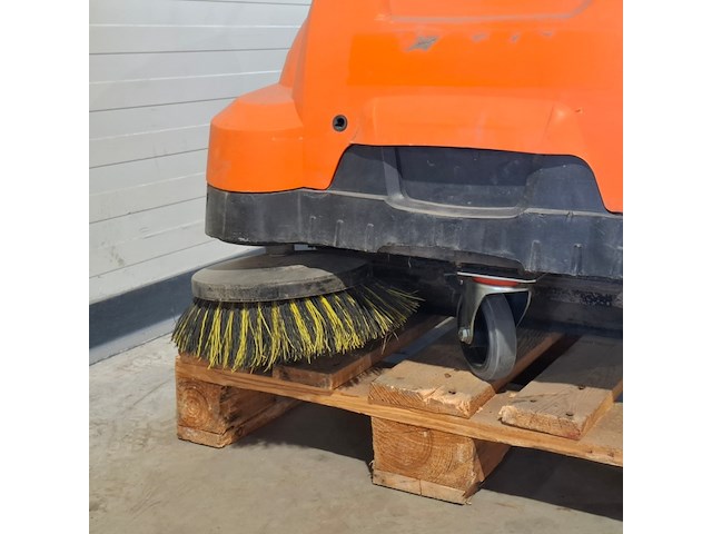 Veegzuigmachine 75cm accu kärcher, km75/40w bp, bouwjaar 2021 - afbeelding 8 van  13