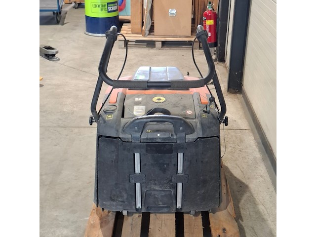 Veegzuigmachine 75cm accu kärcher, km75/40w bp, bouwjaar 2021 - afbeelding 9 van  13