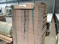 Veel kartonnen dozen - afbeelding 1 van  3