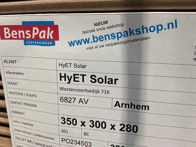 Veel kartonnen dozen - afbeelding 2 van  3