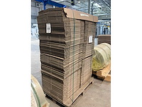 Veel kartonnen dozen - afbeelding 3 van  3